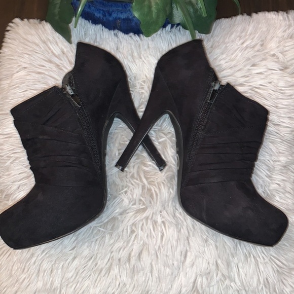 GUESS BLACK SUEDE STILETTO BOOTIE LADIES SIZE 6 1/2 - Picture 5 of 12